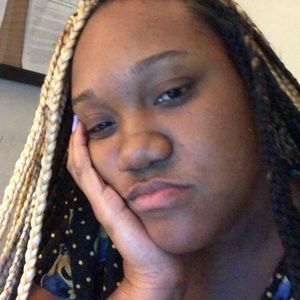 Meet your Posher, Dominique